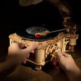 Robotime Hand Crank Classic Gramophone with Music 1:1 424pcs Wooden Model